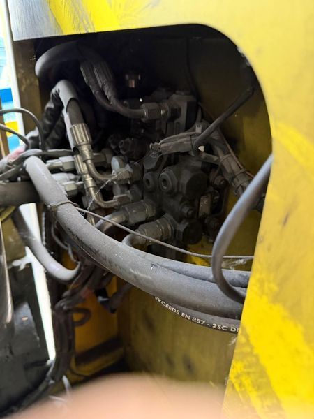 Used material handling equipment Combilift C2500DST Diesel &mdash; Booster Lift