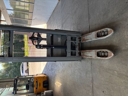 Použit&aacute; manipulačn&aacute; technika Still EXV 12i &mdash; Booster Lift