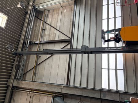 Použit&aacute; manipulačn&aacute; technika Jungheinrich ETV 214 &mdash; Booster Lift