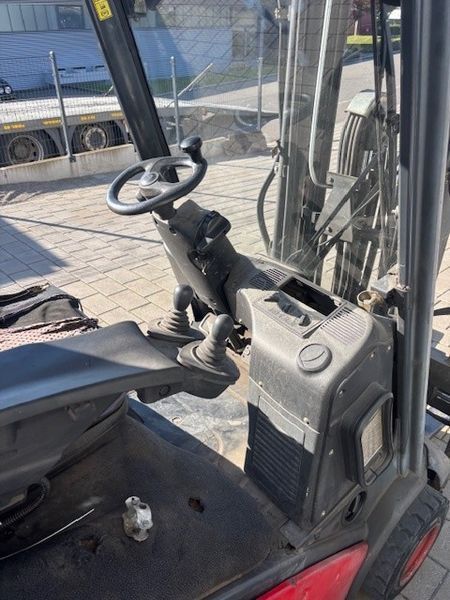 Použit&aacute; manipulačn&aacute; technika Linde H18D &mdash; Booster Lift