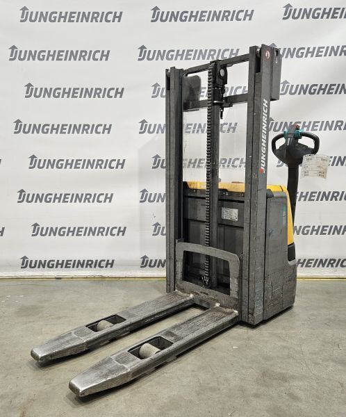 Použit&aacute; manipulačn&aacute; technika Jungheinrich EJC 112 Li-Lion &mdash; Booster Lift