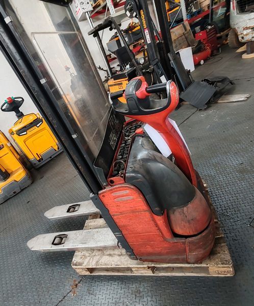 Použit&aacute; manipulačn&aacute; technika Linde L12 defect &mdash; Booster Lift