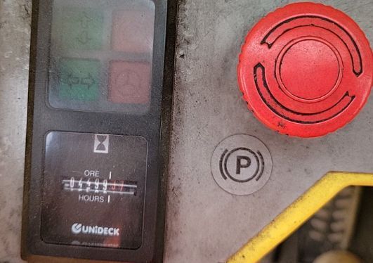 Použit&aacute; manipulačn&aacute; technika Combilift C2500DST Diesel &mdash; Booster Lift