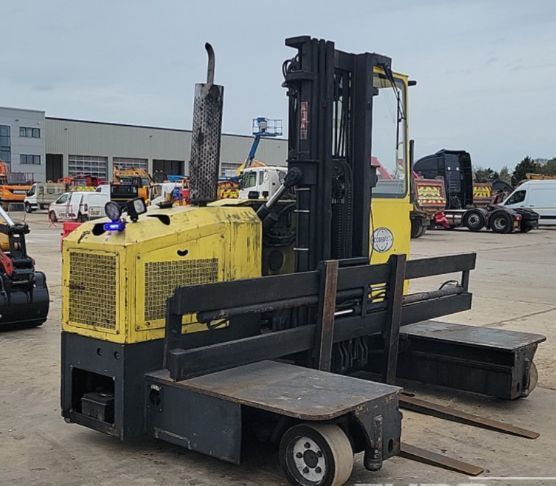 Použit&aacute; manipulačn&aacute; technika Combilift C2500DST Diesel &mdash; Booster Lift