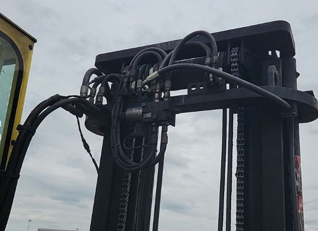 Použit&aacute; manipulačn&aacute; technika Combilift C2500DST Diesel &mdash; Booster Lift