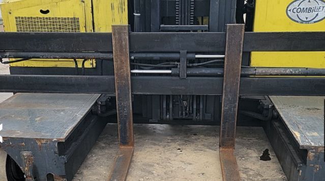 Použit&aacute; manipulačn&aacute; technika Combilift C2500DST Diesel &mdash; Booster Lift