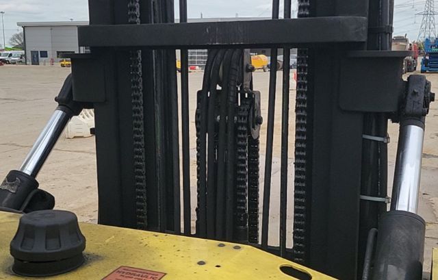 Použit&aacute; manipulačn&aacute; technika Combilift C2500DST Diesel &mdash; Booster Lift