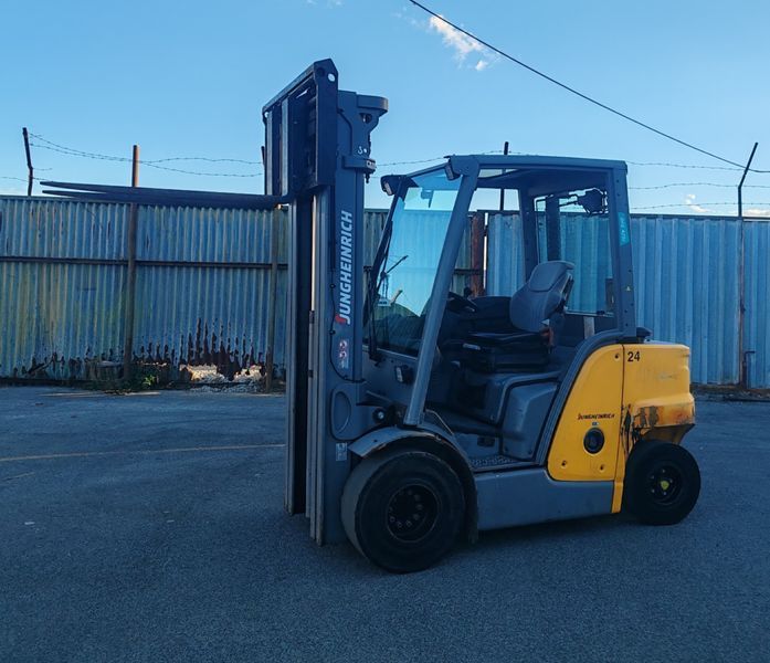 Použit&aacute; manipulačn&aacute; technika Jungheinrich DFG 425s 5.5m/ 4v/ 4371mh &mdash; Booster Lift