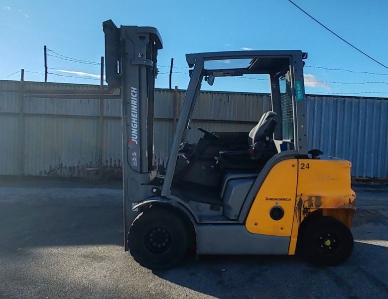 Použit&aacute; manipulačn&aacute; technika Jungheinrich DFG 425s 5.5m/ 4v/ 4371mh &mdash; Booster Lift