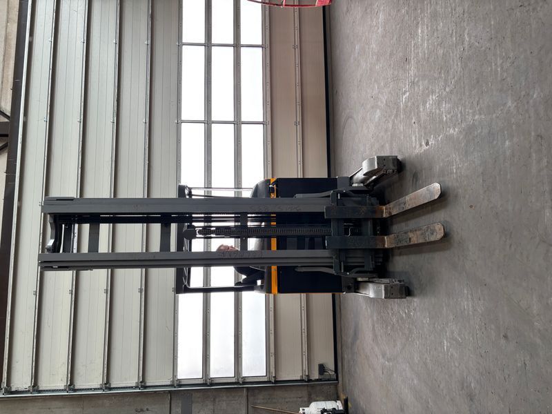Použit&aacute; manipulačn&aacute; technika Jungheinrich ETV 214 &mdash; Booster Lift