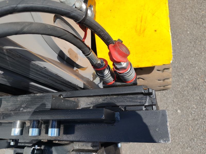 Použit&aacute; manipulačn&aacute; technika Jungheinrich EFG 425ks 6.5m/ batt2021/ 4v &mdash; Booster Lift