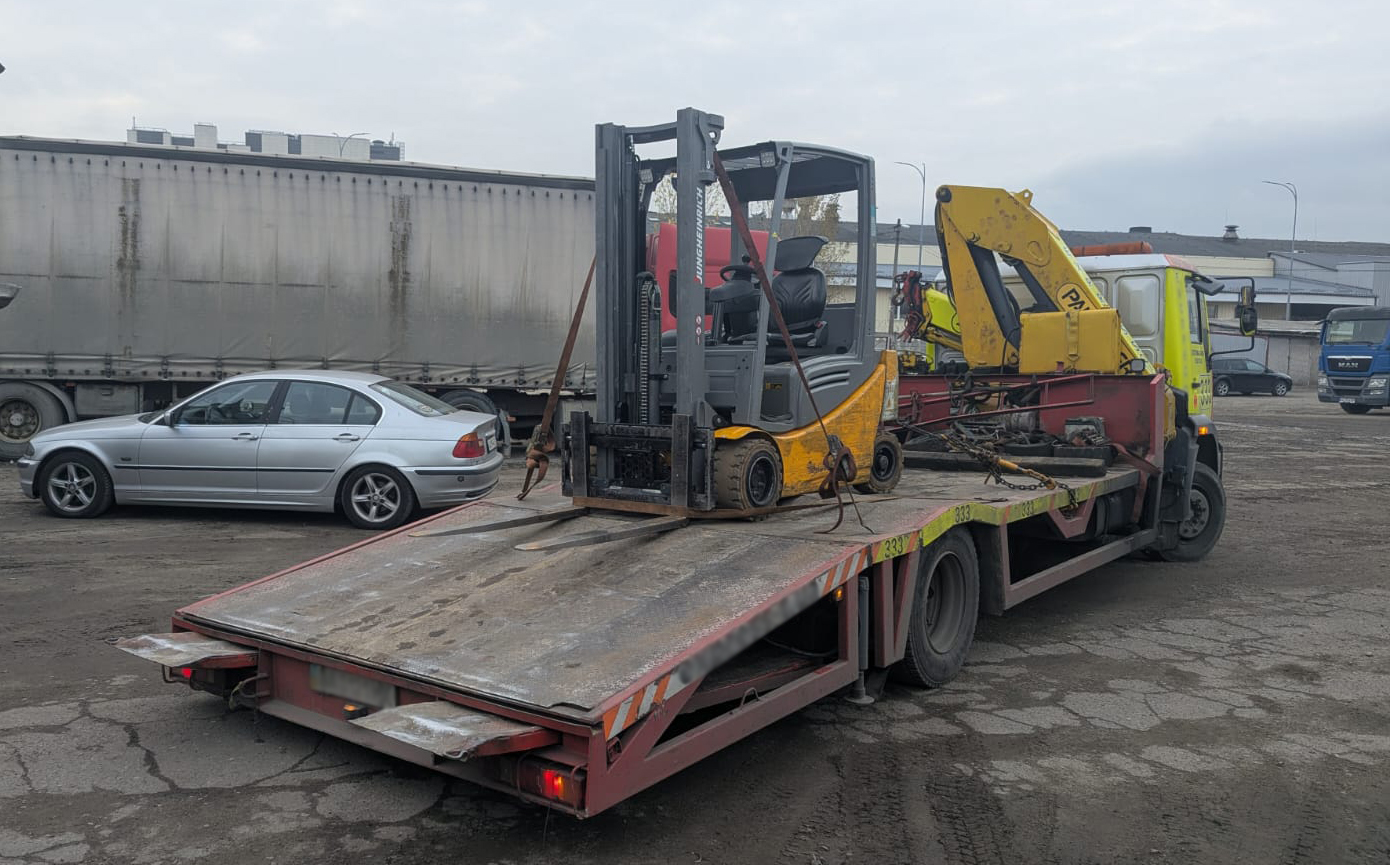 Jungheinrich EFG 320 electric forklift being loaded for shipment to a client in the Kyiv region